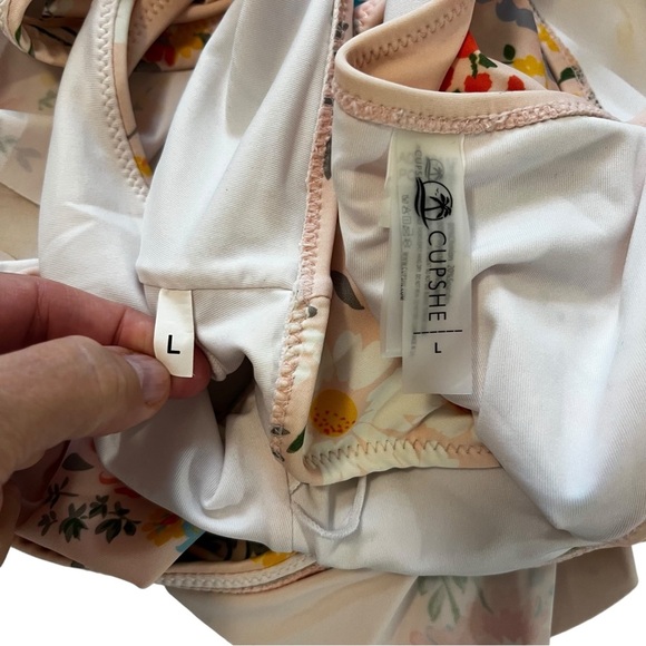 Cupshe Floral Bikini with Ruffle Details Large top and boring floral NWOT - Picture 10 of 11